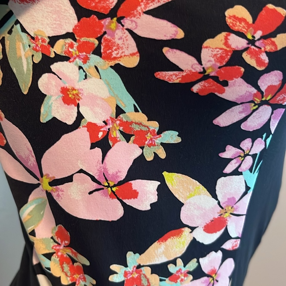 ROXY NWOT RASH GUARD🏄♀️ - Picture 5 of 8